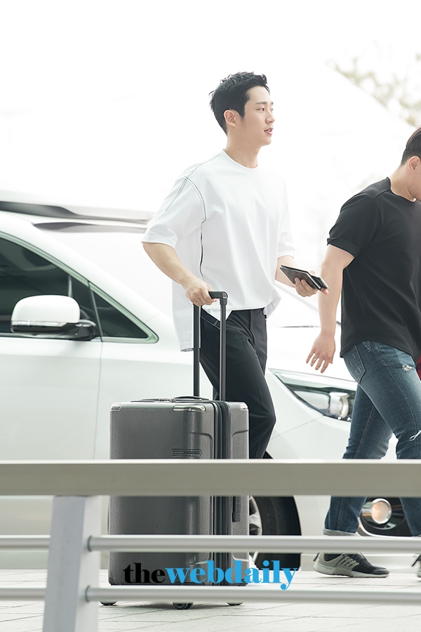 정해인, 인천국제공항 출국 현장