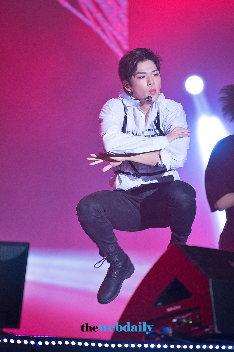 강다니엘, 공중부양