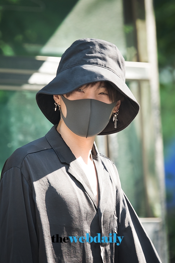 BTS(방탄소년단) 슈가, KBS 2TV 음악방송 '뮤직뱅크' 출근길