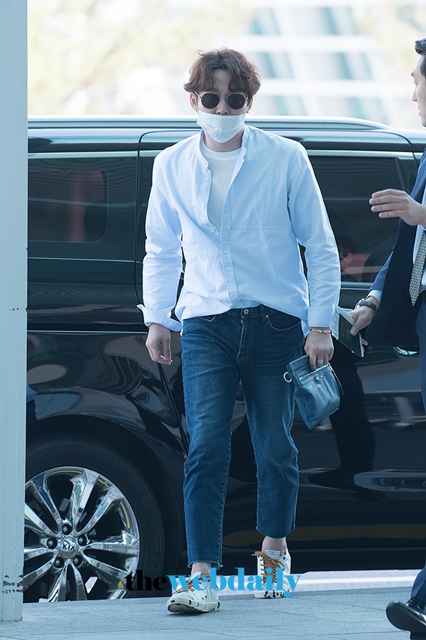 박유천, 인천국제공항 출국 현장