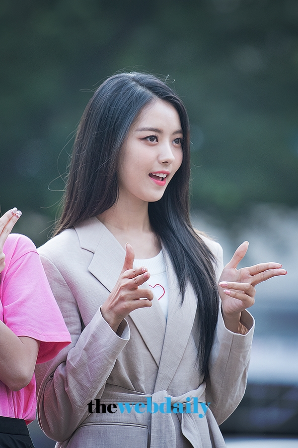 프리스틴V(PRISTIN V) 나영, KBS '뮤직뱅크' 출근길