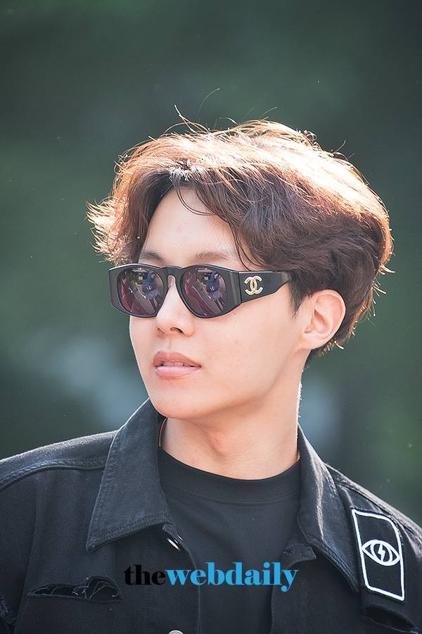 BTS(방탄소년단) 제이홉, KBS '뮤직뱅크' 출근길