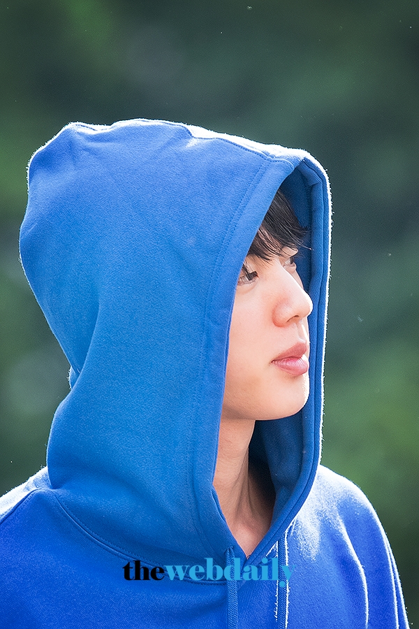 BTS(방탄소년단) 진, KBS '뮤직뱅크' 출근길