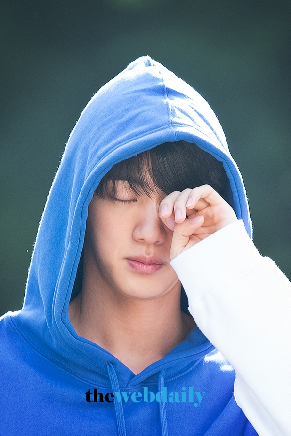 BTS(방탄소년단) 진, KBS '뮤직뱅크' 출근길