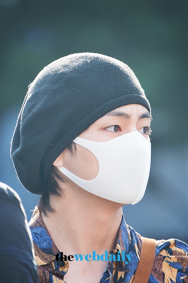BTS(방탄소년단) 뷔, KBS '뮤직뱅크' 출근길