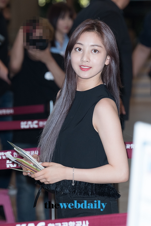 TWICE(트와이스) 지효, 김포국제공항 출국 현장