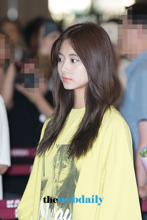 TWICE(트와이스) 쯔위, 김포국제공항 출국 현장