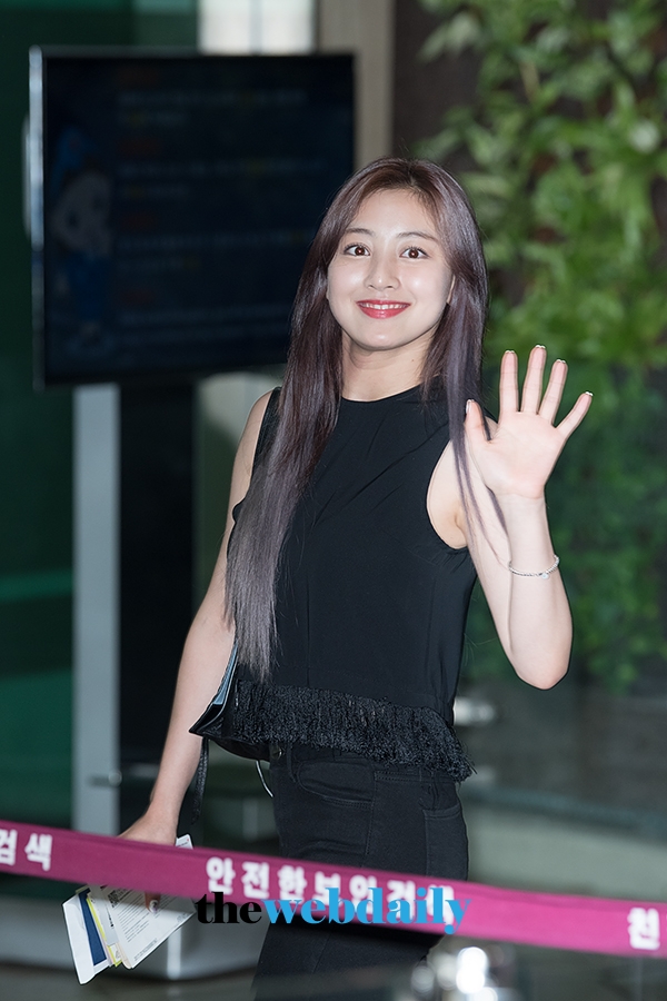 TWICE(트와이스) 지효, 김포국제공항 출국 현장