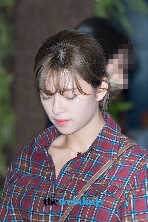 TWICE(트와이스) 정연, 김포국제공항 출국 현장