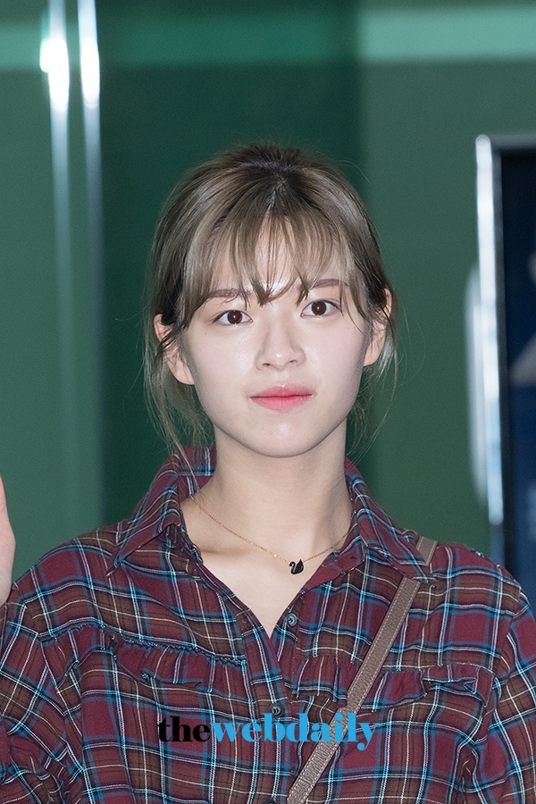 TWICE(트와이스) 정연, 김포국제공항 출국 현장