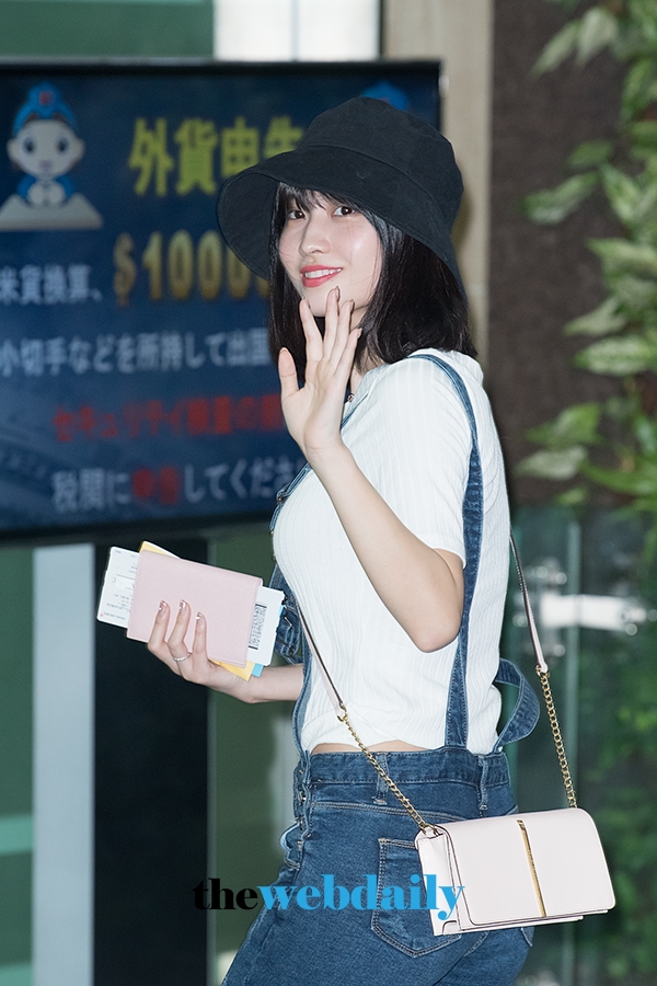TWICE(트와이스) 모모, 김포국제공항 출국 현장
