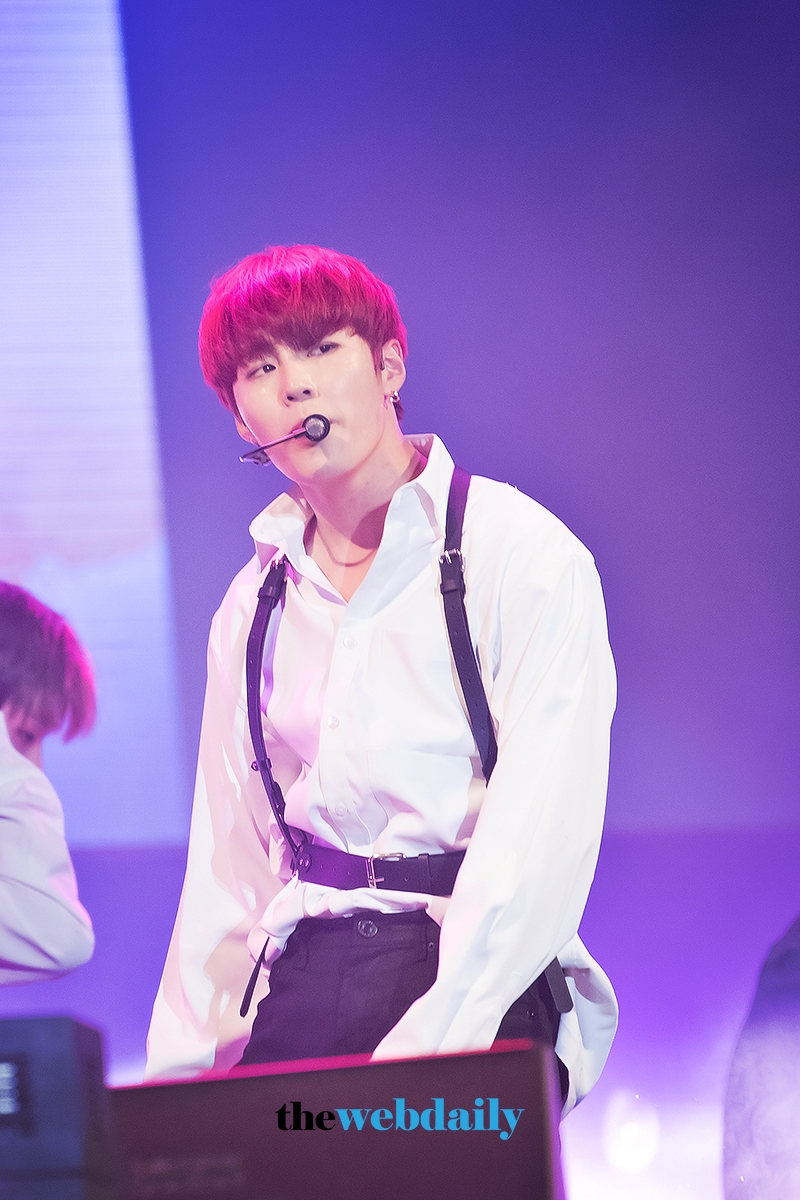 WannaOne(워너원) 하성운, 여심 자극하는 눈빛