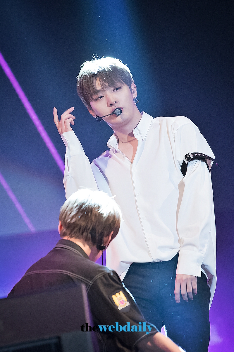 WannaOne(워너원) 윤지성, 생각중