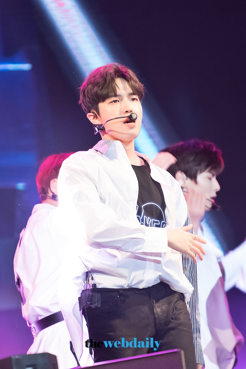 WannaOne(워너원) 김재환, 스웩넘치게