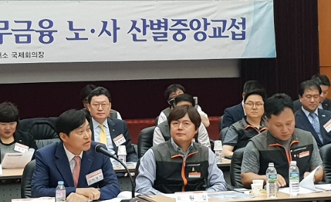 왼쪽부터 예탁결제원 이병래 사장, 사무금융노조 김현정 위원장, 이기철 수석부위원장. (사진=로이슈)