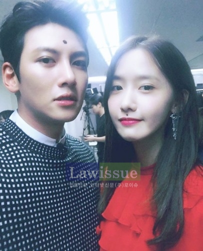 지창욱, 윤아와 함께 다소 코믹 샷...사슴같은 눈망울 돋보여