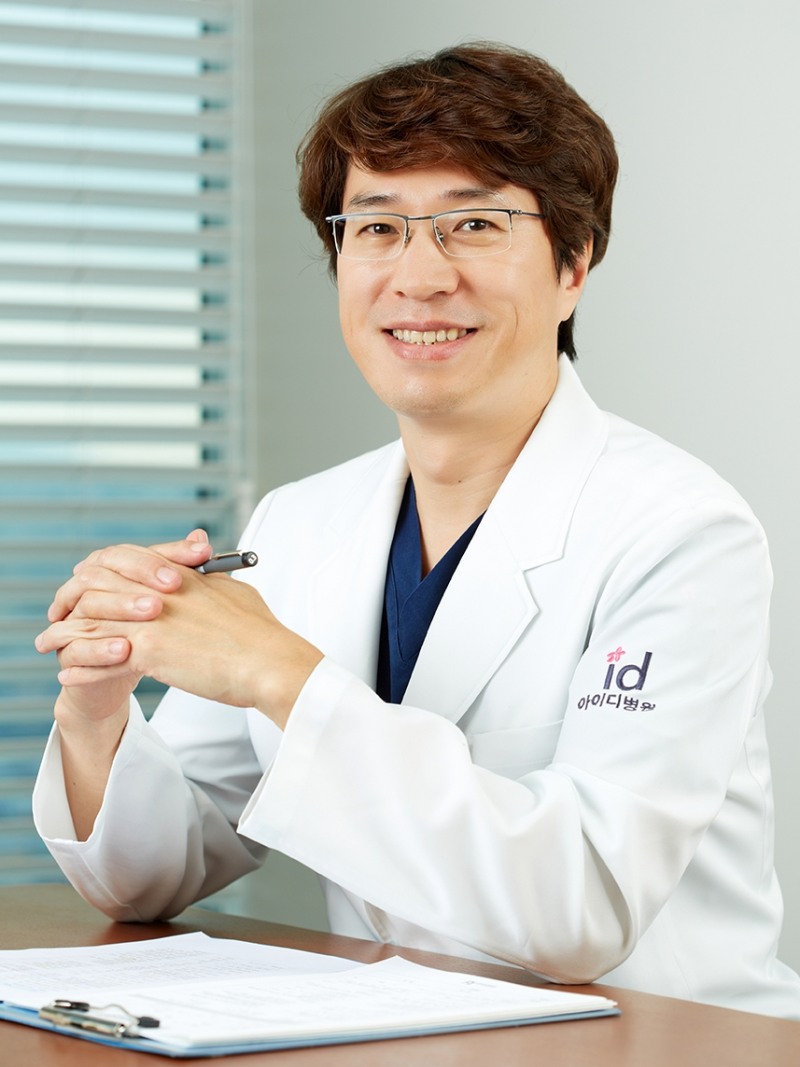 (사진=성형외과 전문의 서영태 원장)