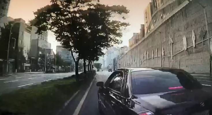 투산차량을 고의로 충돌케해 막은 전과장 승용차량.(사진제공=부산지방경찰청)