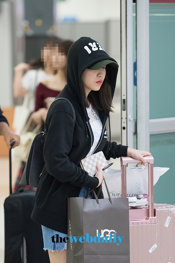 레드벨벳(RedVelvet) 예리, 김포국제공항 입국 현장
