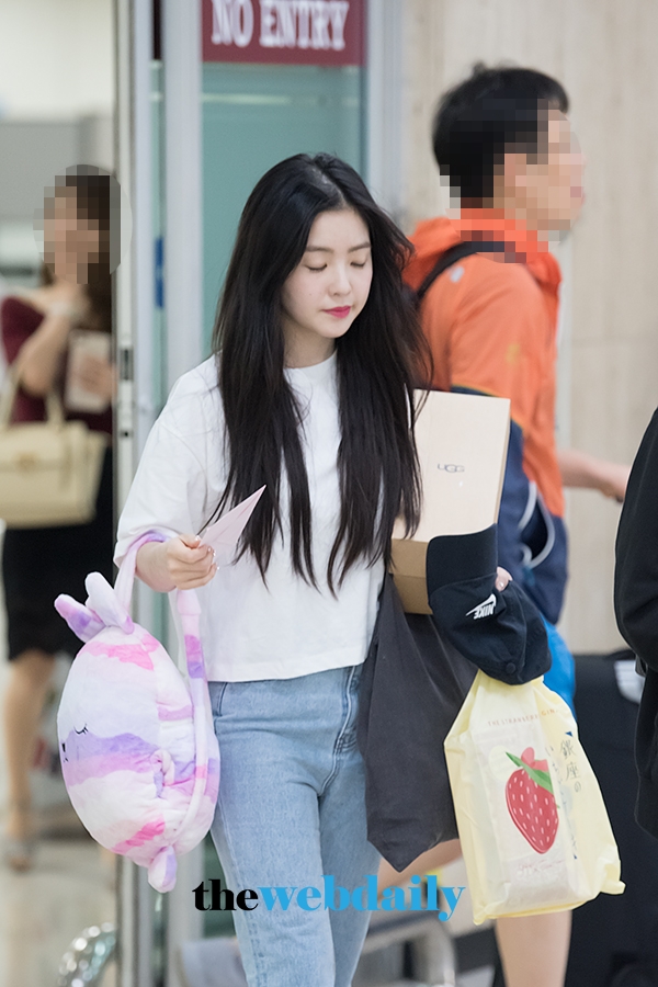 레드벨벳(RedVelvet) 아이린, 김포국제공항 입국 현장