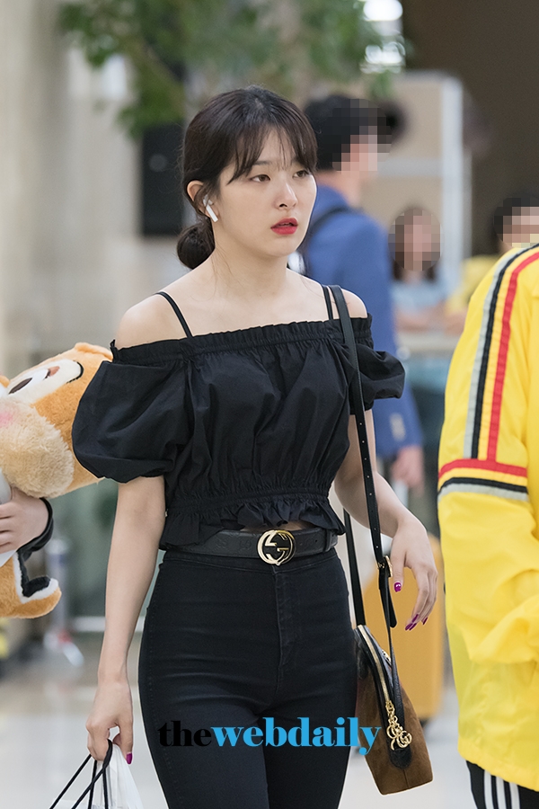 레드벨벳(RedVelvet) 슬기, 김포국제공항 입국 현장
