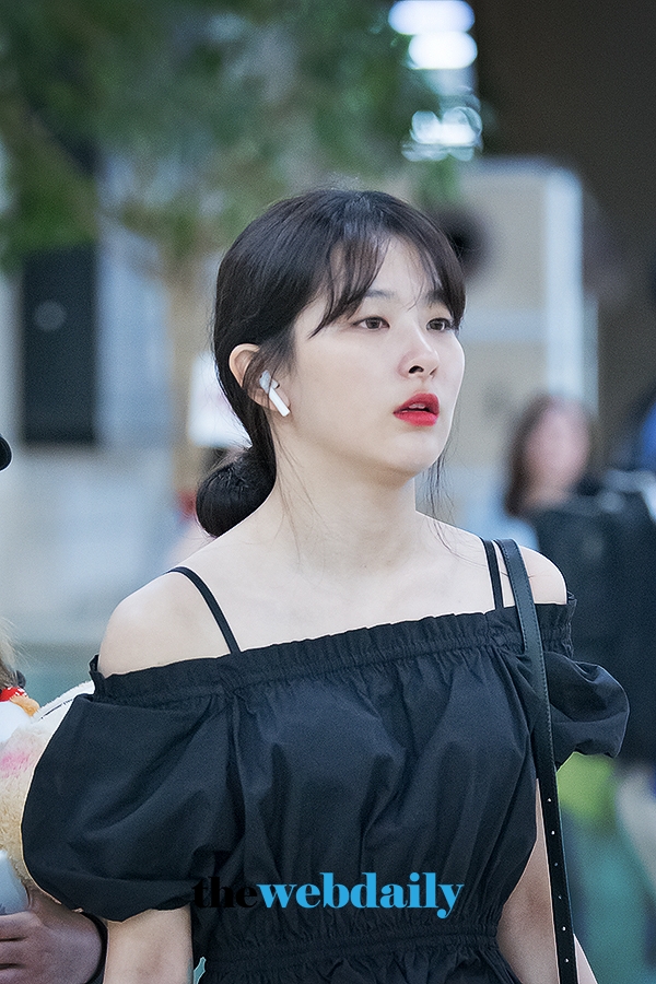 레드벨벳(RedVelvet) 슬기, 김포국제공항 입국 현장