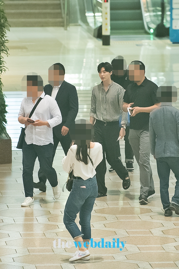 이종석, 김포국제공항 출국 현장