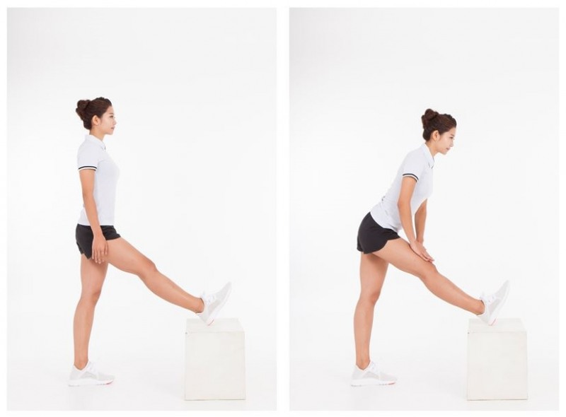 장시간 쪼그리고 앉아 일한 무릎 풀어주는 스트레칭 (사진=자생한방병원)