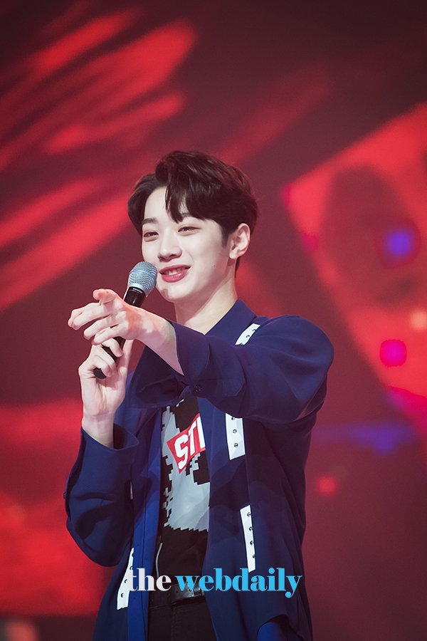 워너원(WannaOne) 라이관린, MBC MUSIC '쇼챔피언' 생방송 현장