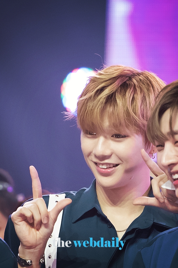 워너원(WannaOne) 강다니엘, 눈빛 서비스