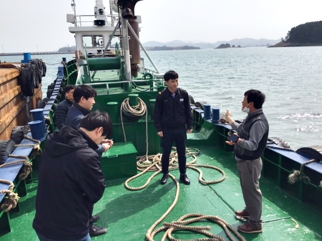해경-한국석유관리원 합동점검.(사진제공=남해지방해양경찰청)