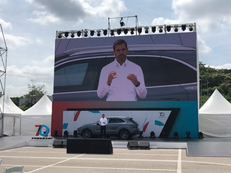 신형 카이엔을 소개하는 마이클 키르쉬 포르쉐코리아 대표.(사진=최영록 기자)