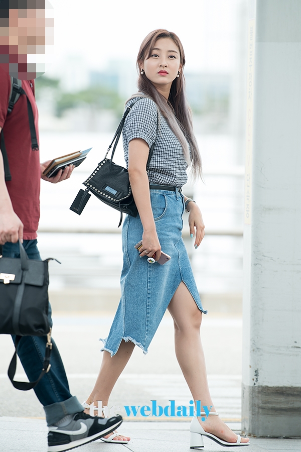 트와이스(TWICE) 지효, 인천국제공항 출국 현장
