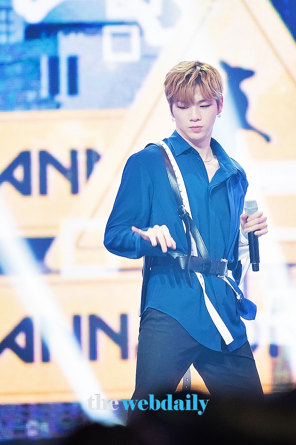 워너원(WannaOne) 강다니엘, 손끝에서 나오는 사랑