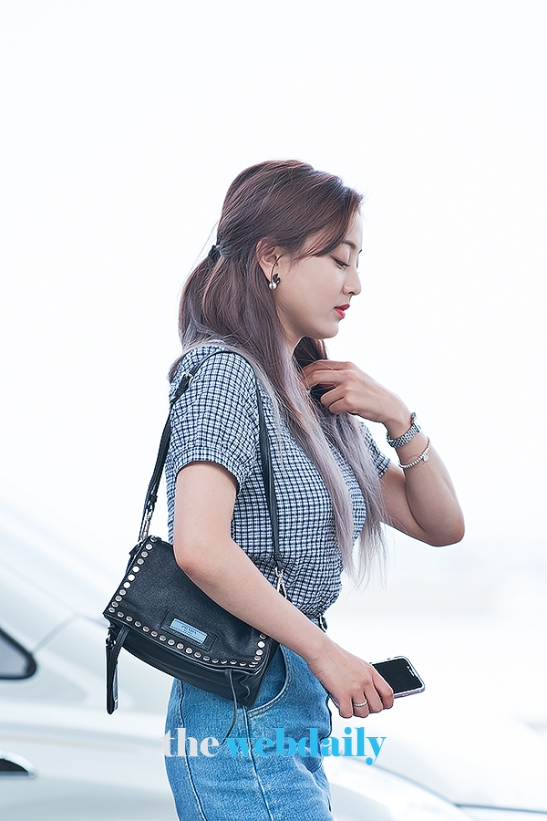트와이스(TWICE) 지효, 인천국제공항 출국 현장