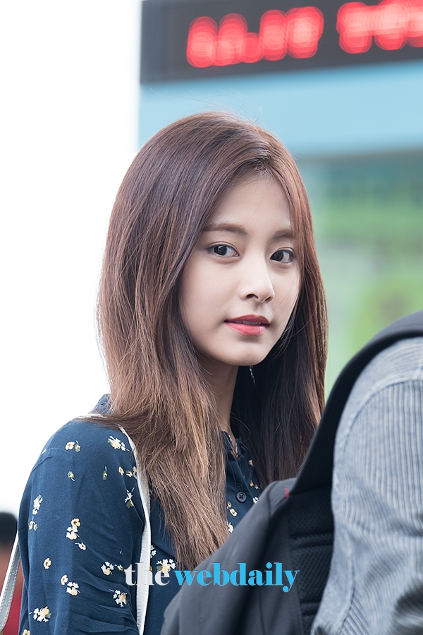 트와이스(TWICE) 쯔위, 인천국제공항 출국 현장