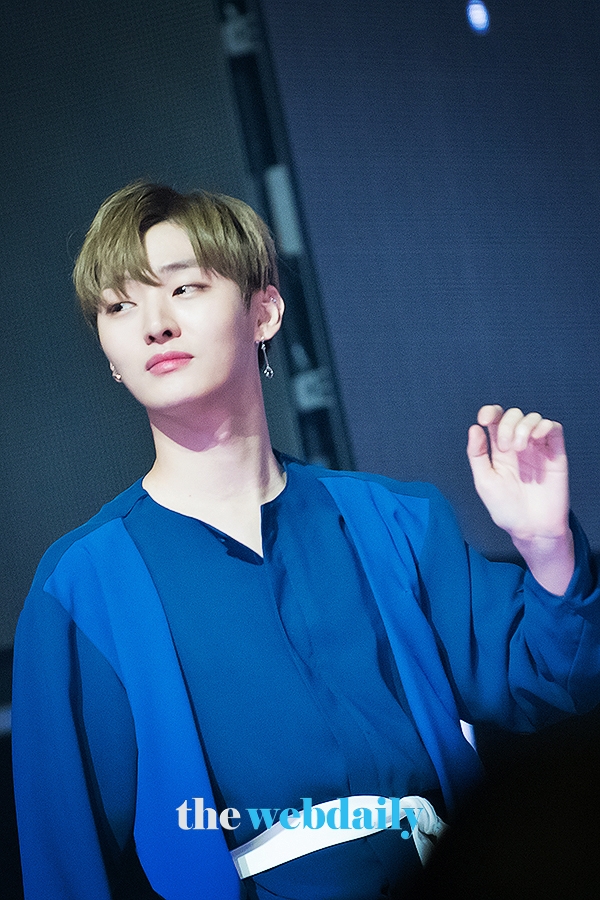워너원(WannaOne) 윤지성, MBC MUSIC '쇼챔피언' 생방송 현장