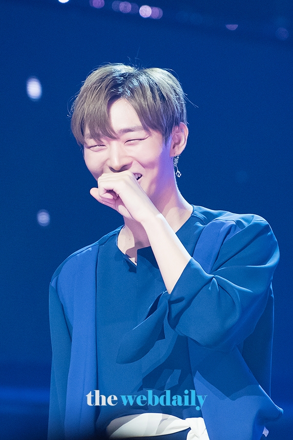 워너원(WannaOne) 윤지성, MBC MUSIC '쇼챔피언' 생방송 현장