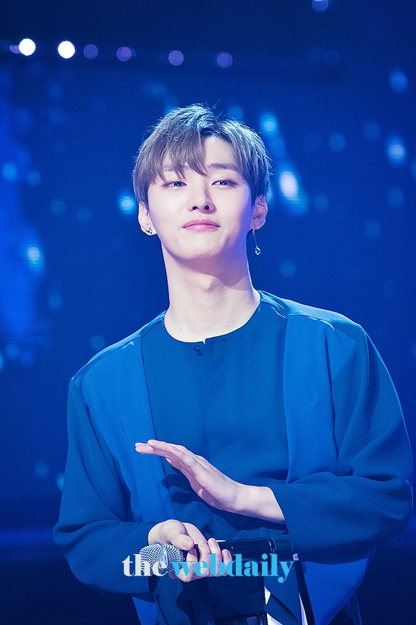 워너원(WannaOne) 윤지성, MBC MUSIC '쇼챔피언' 생방송 현장