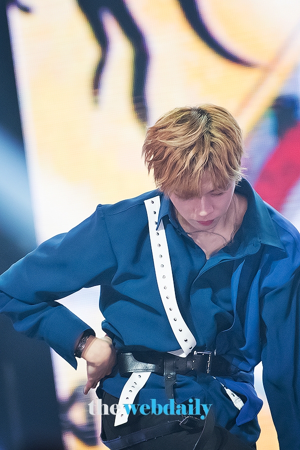 워너원(WannaOne) 강다니엘, 모델 포즈