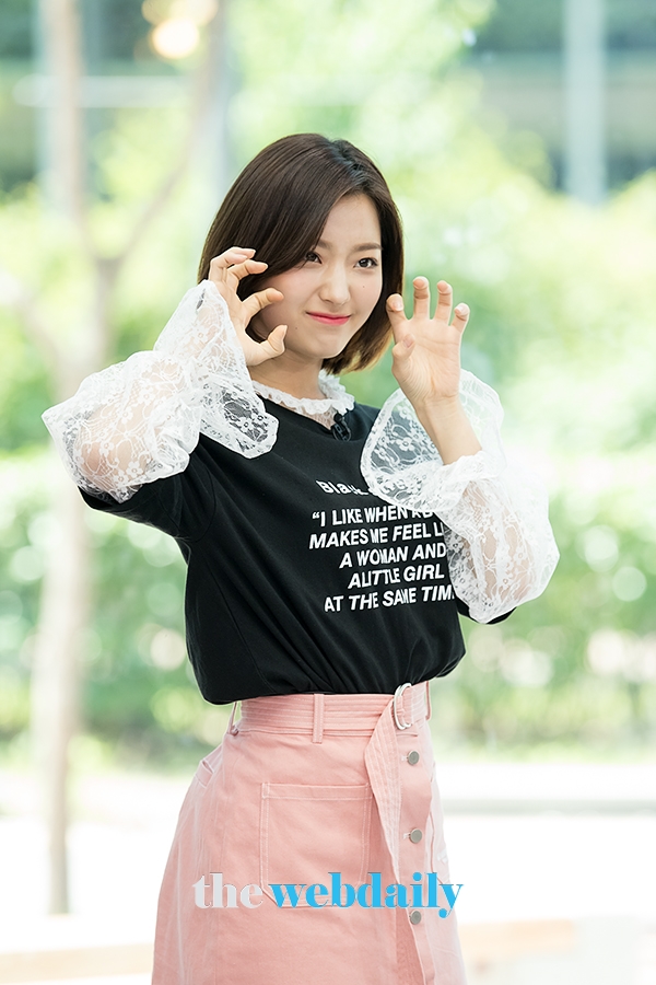 프로미스나인(fromis_9) 이새롬, 팩트인스타(Fact in Star) 스타 인터뷰 녹화 현장공개