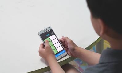 ▲ 클래스카드에 탑재된 윤선생 교재 단어 학습 모습 (사진=윤선생)