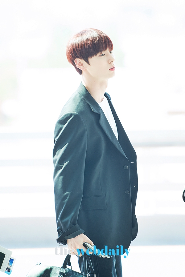 WannaOne(워너원) 황민현, 인천국제공항 출국 현장