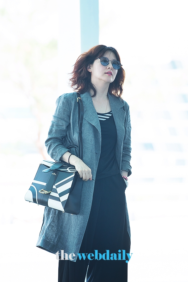 이영애, 인천국제공항 출국 현장