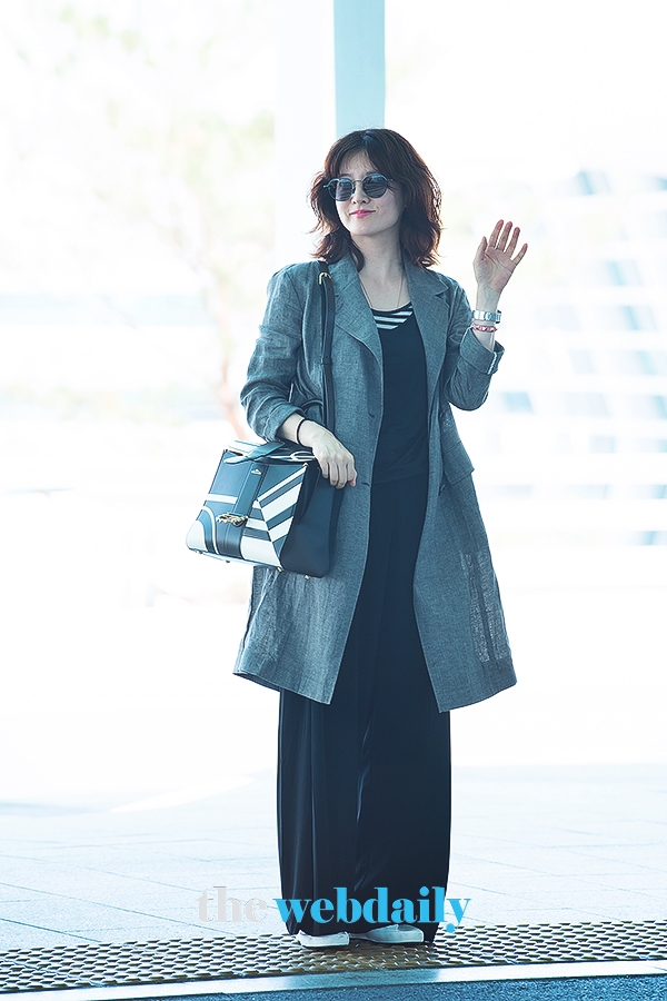 이영애, 인천국제공항 출국 현장