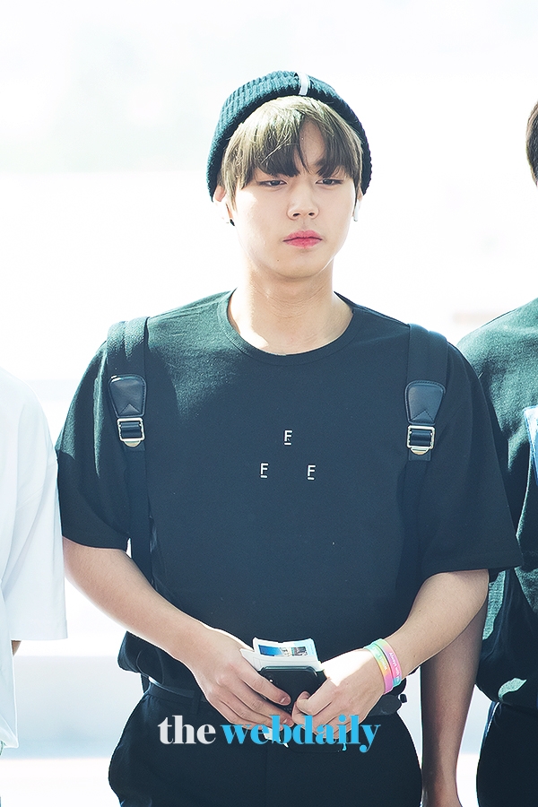 WannaOne(워너원) 박지훈, 인천국제공항 출국 현장