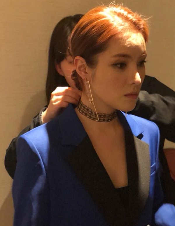 가녀린 턱선...그윽한 눈빛 자랑하는 거미