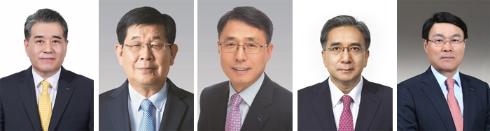 왼쪽부터, 장인화 철강 2부문장 대표이사 사장, 김진일 전 포스코 철강생산본장, 오인환 철강 1부문장 대표이사 사장, 김영상 포스코대우 대표이사 사장,최정우 포스코켐텍 대표이사 사장 (사진=포스코)
