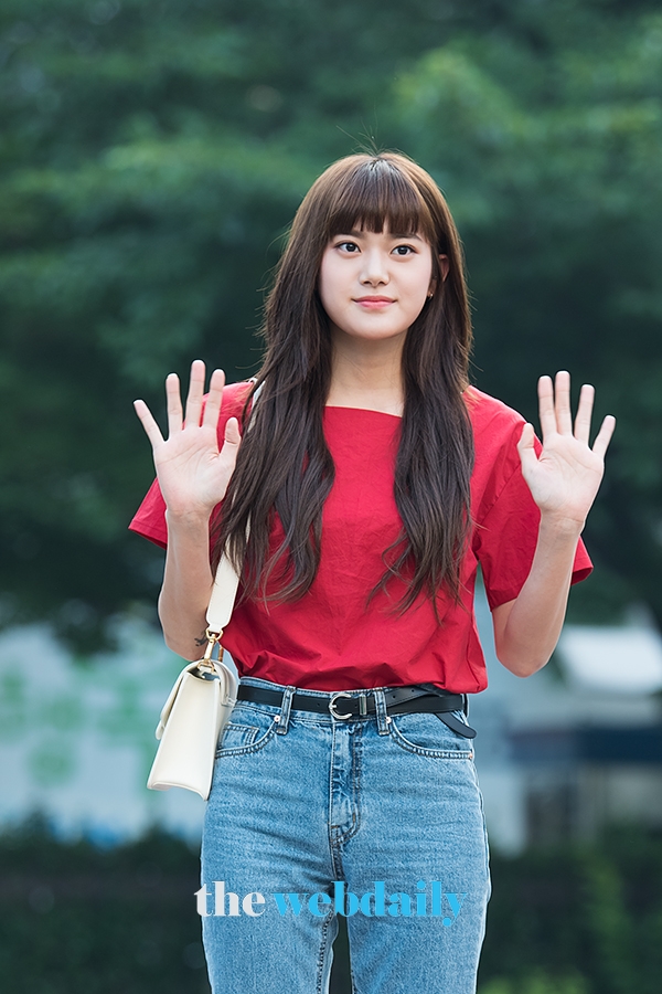 민서, KBS 2TV '뮤직뱅크' 출근길 현장