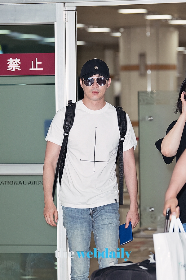 강지환, 김포국제공항 입국